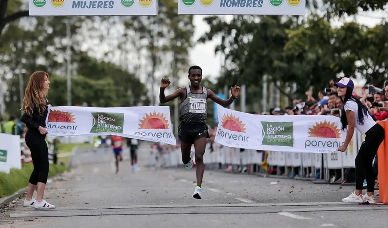 Betesfa Getahun, ganador de la Media Maratón de Bogotá