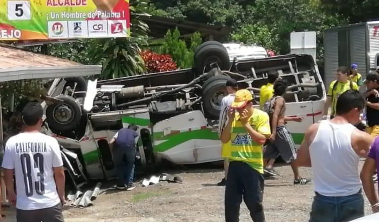 Un total de 9 personas presentan heridas leves.