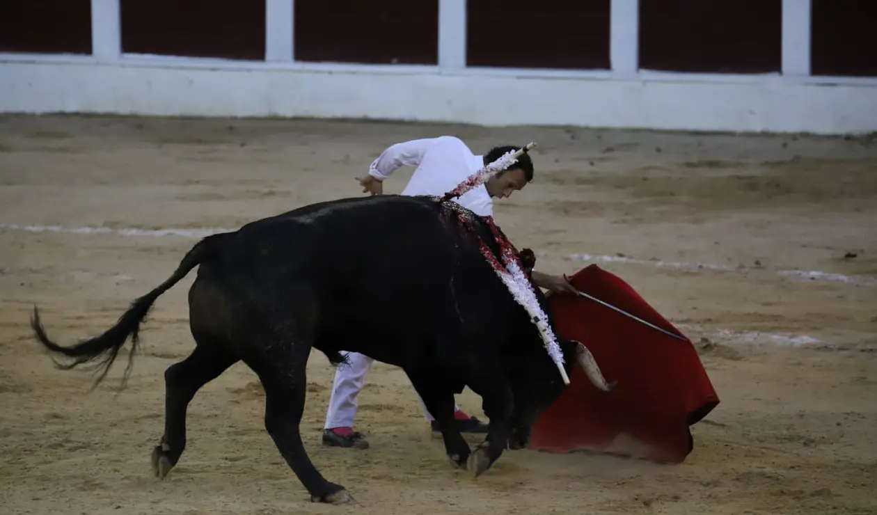 Antonio Ferrera salió a torear a su segundo toro sin traje de luces