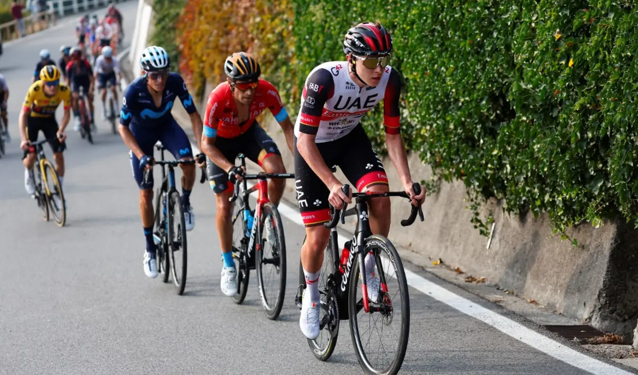 Tadej Pogacar, Santiago Buitrago y Enric Mas en la Vuelta a Andalucía 2023