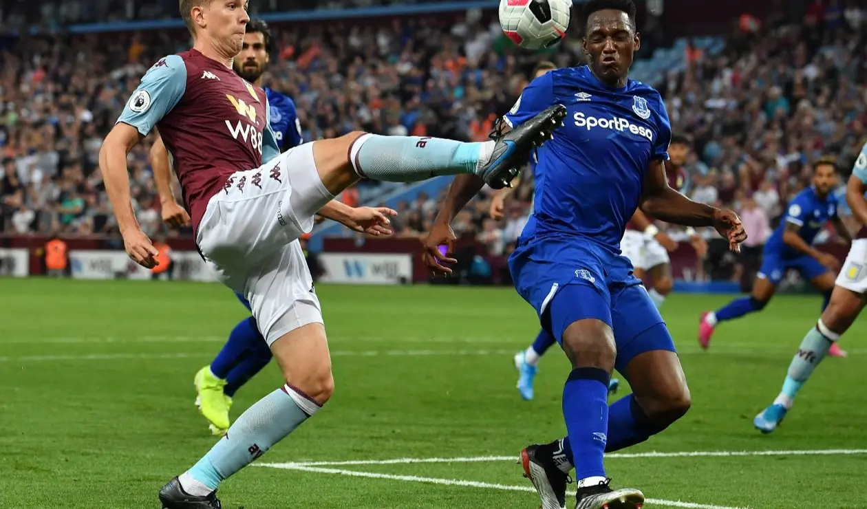 Yerry Mina, en el partido contra Aston Villa