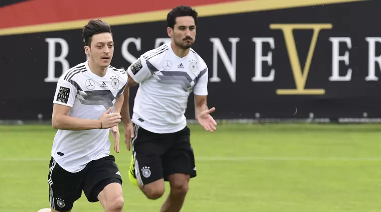 Özil y Gündogan en entrenamiento de la Selección de Alemania