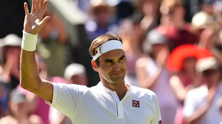 El tenista suizo Roger Federer celebrando su primera victoria en Wimbledon 2018