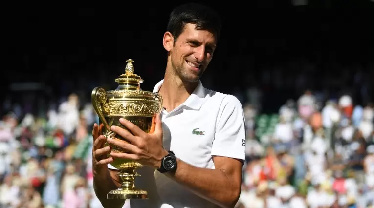 El serbio Novak Djokovic celebrando su título de Wimbledon 