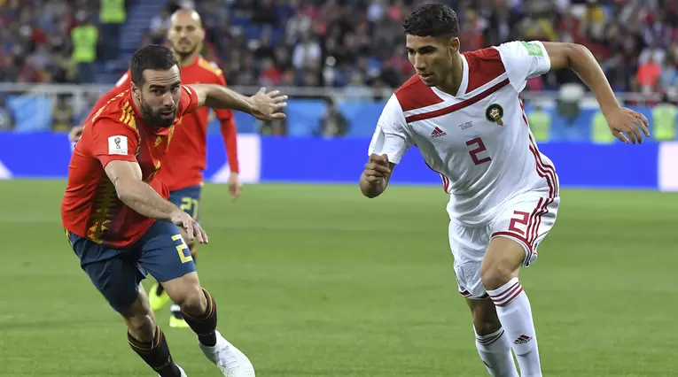 Dani Carvajal y Achraf Hakimi en el juego entre España y Marruecos en Rusia 2018