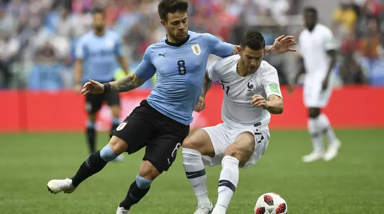 Uruguay y Francia eliminaron a Portugal y Argentina, respectivamente 