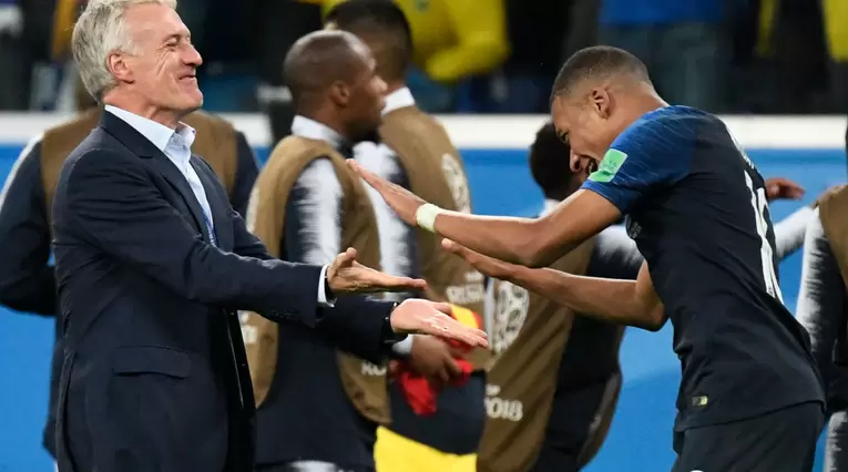 Didier Deschamps y Kylian Mbappe con Francia en Rusia 2018