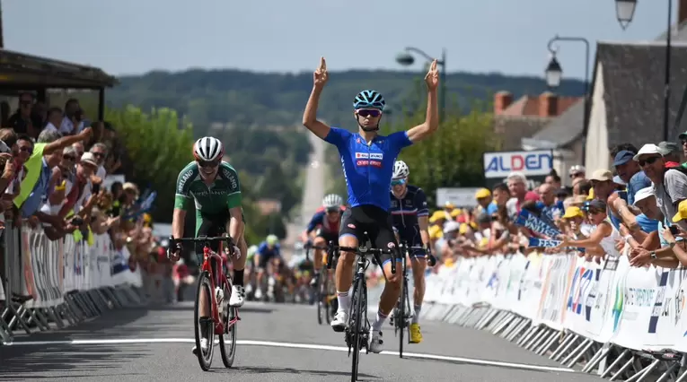 Alessandro Covi ganador de la sexta etapa delour de l'Avenir