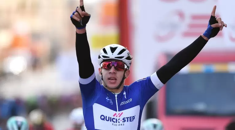 El colombiano Alvaro Hodeg celebra su victoria en la tercera etapa del Tour de Polonia