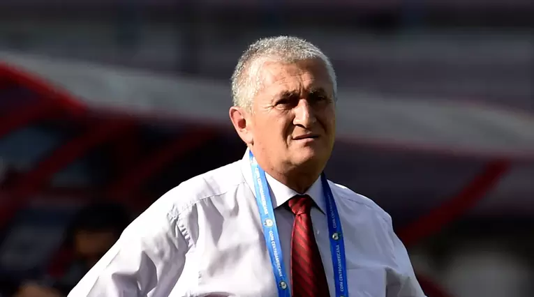 Eduardo Lara como técnico de la selección de El Salvador 