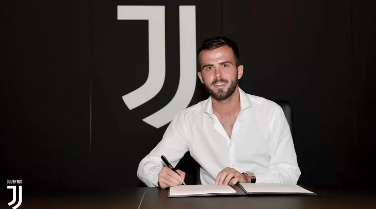 Miralem Pjanic renovó con la Juventus hasta 2023 