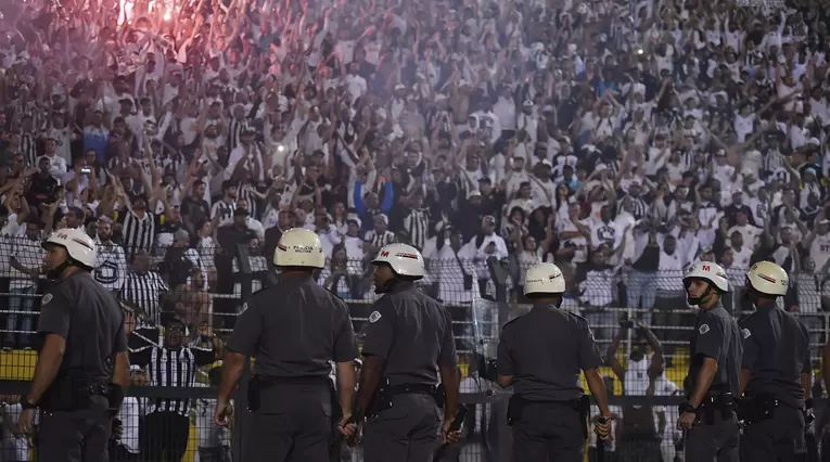 Copa Libertadores: Independiente eliminó a Santos con protesta violenta de hinchas
