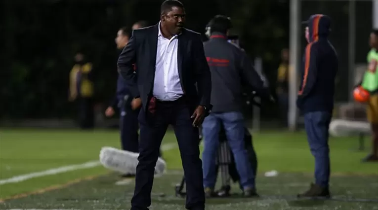 El técnico colombiano del Once Caldas Hubert Bodhert
