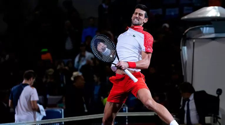 Novak Djokovic celebra el título ganado en el Masters 1000 de Shangai