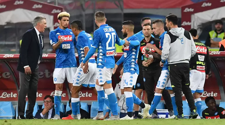 Jugadores de Napoli celebrando un gol