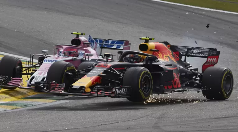 Max Verstappen y Esteban Ocon chocaron en el GP de Brasil