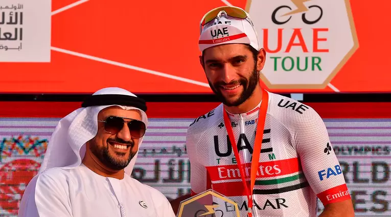 Fernando Gaviria luego de ganar la segunda etapa en el Tour de los Emiratos Árabes