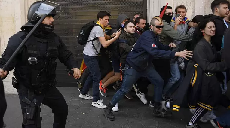 Pelea en Barcelona entre hinchas del Lyon y el Barça