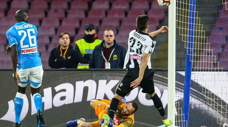 Choque de David Ospina en Nápoli vs Udinese