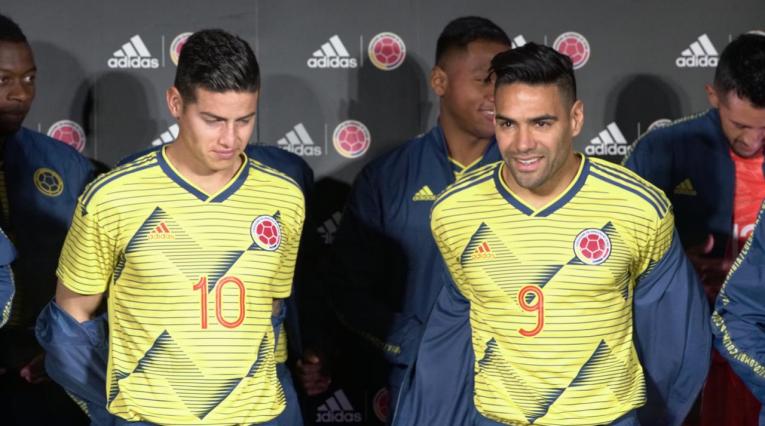James y Falcao con la nueva indumentaria de la Selección Colombia