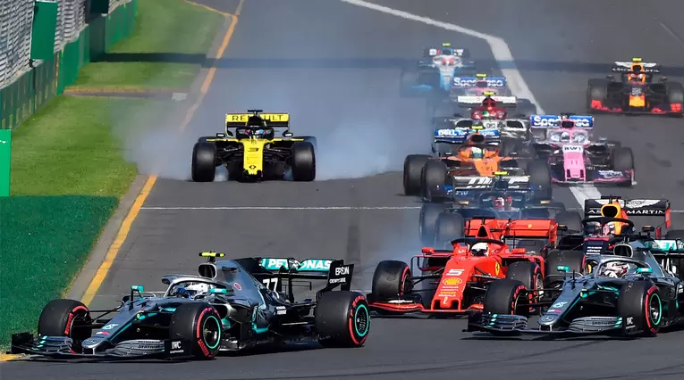 Valtteri Bottas en el inicio del Gran Premio de Australia 2019