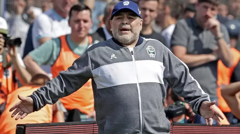 Diego Maradona, Gimnasia y Esgrima
