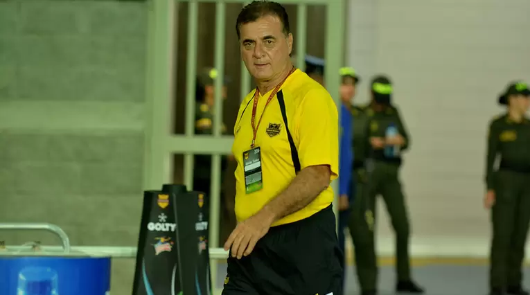 Óscar Héctor Quintabani, técnico colombiano