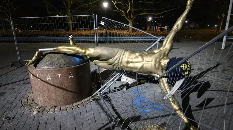 Estatua Zlatan Ibrahimovic