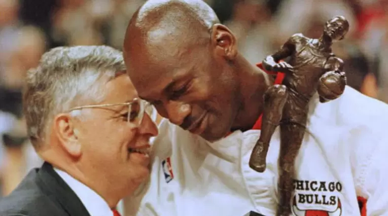 David Stern, cerebro de la NBA, junto a Michael Jordan