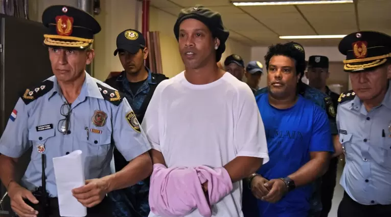 Ronaldinho en la cárcel