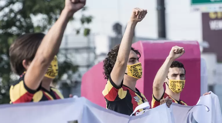 Futbolistas mexicanos en protesta