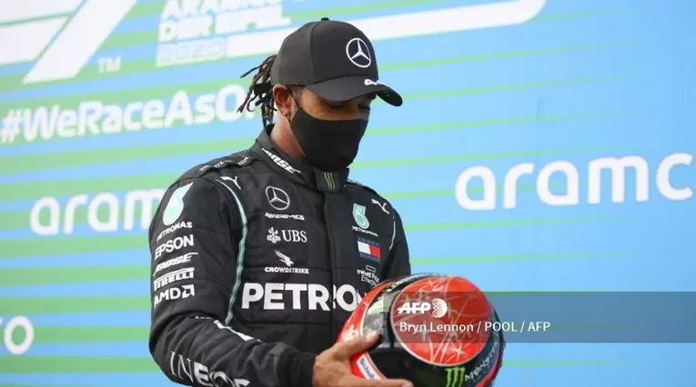Hamilton recibe el casco del hijo de Michael Schumacher