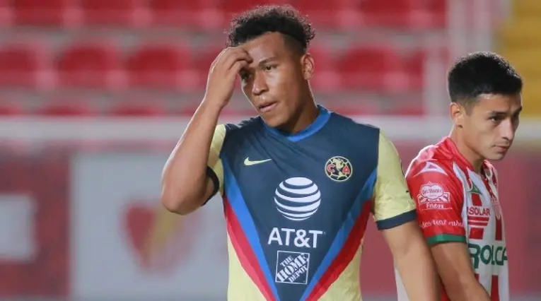Roger Martínez, delantero colombiano