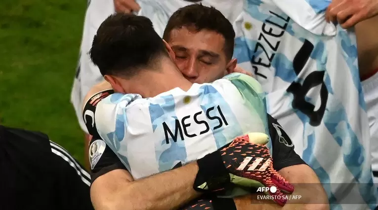 Messi y Emiliano Martínez - Argentina
