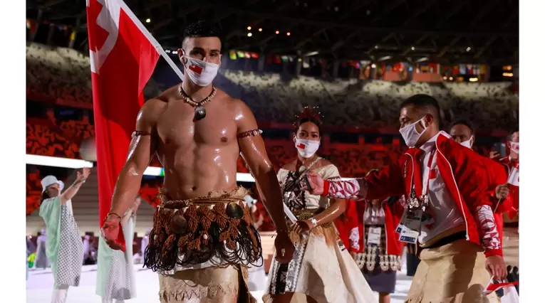 Pita Taufatofua, abanderado de Tonga en los Juegos Olímpicos Tokio 2020 