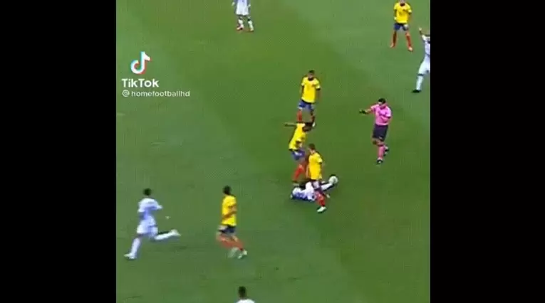 Yerry Mina vs Messi