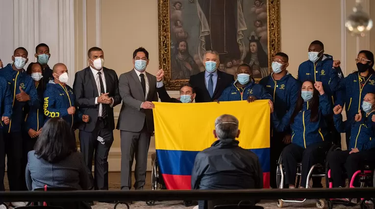 El Presidente Duque entregó el Pabellón Nacional a los deportistas que representarán a Colombia en los Juegos Paralímpicos Tokio 2020. 