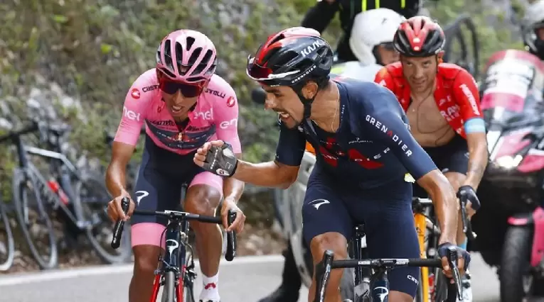 Egan Bernal y Daniel Martínez en el Giro de Italia 2021