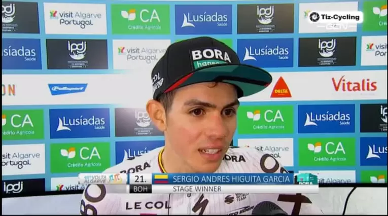 Sergio Higuita tras ganar la etapa en la Vuelta a Algarve