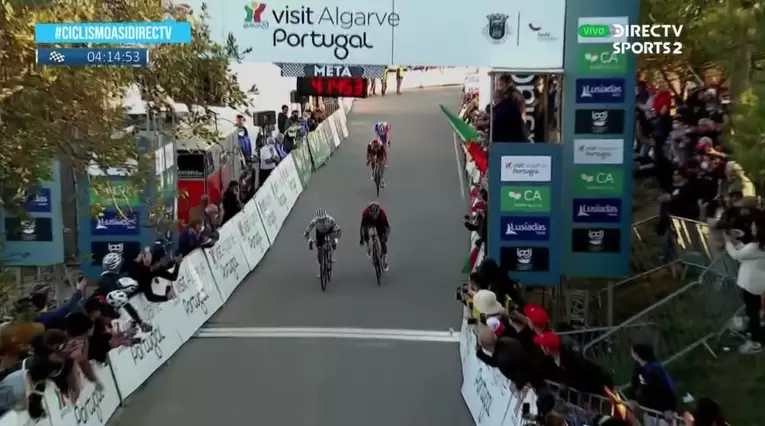 Sergio Higuita ganó la última etapa de la Vuelta al Algarve