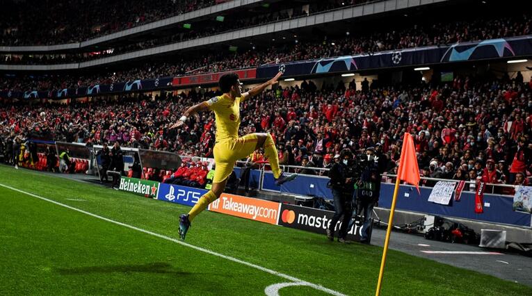 Luis Diaz festeja su gol ante Benfica, en los cuartos de final de la Champions League.