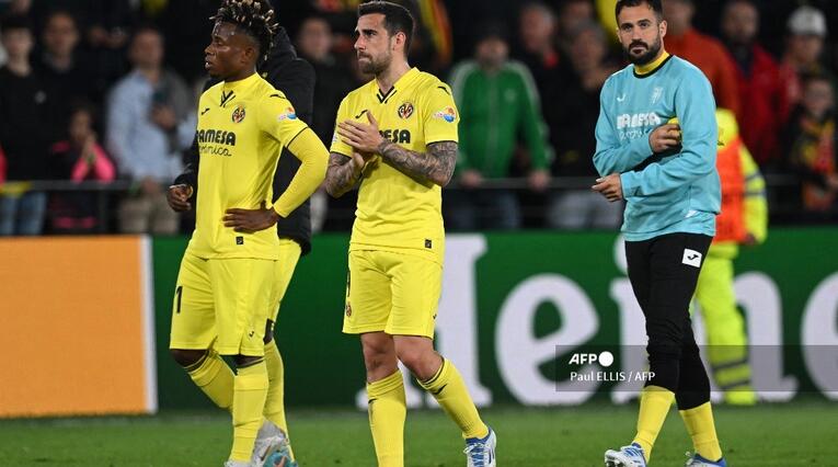 Jugadores del Villarreal agradecen a su afición, tras la eliminación en Champions
