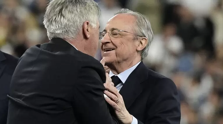 Florentino Perez con Carlo Ancelotti en la final de Champions 2022