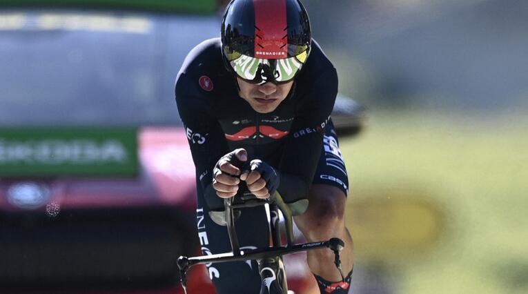 Richard Carapaz, en el podio del Giro de Italia 2022