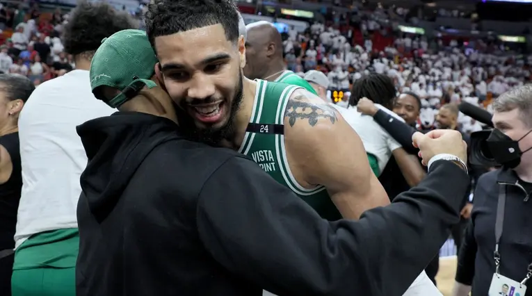 Celtics tras vencer a Miami en la final del este de la NBA