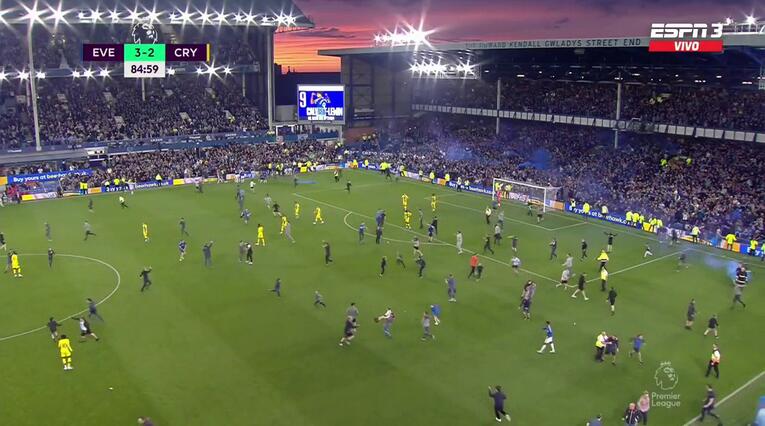 Invasión de la cancha hinchas de Everton