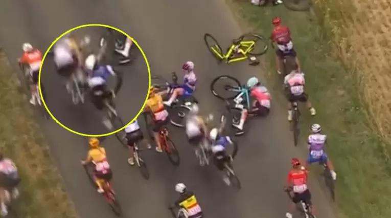 Escalofriante accidente en el Tour de Francia femenino