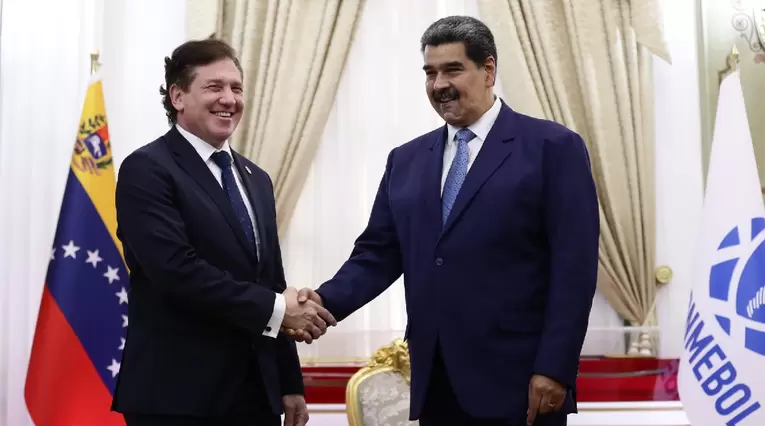 Alejandro Domínguez y Nicolás Maduro