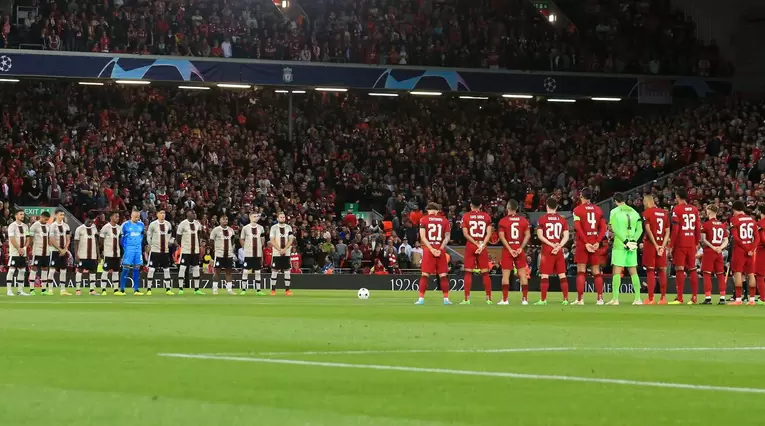 Minuto de silencio en el Liverpool vs Ajax por la Champions League