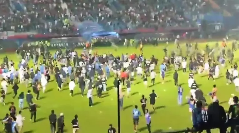 Tragedia en el fútbol de Indonesia
